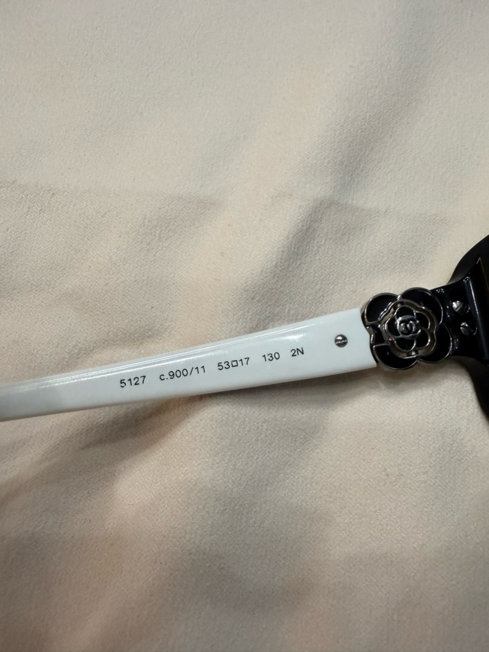 Chanel Camellia Sunglasses – Black Frame with CC Logo - Picture 6 of 14